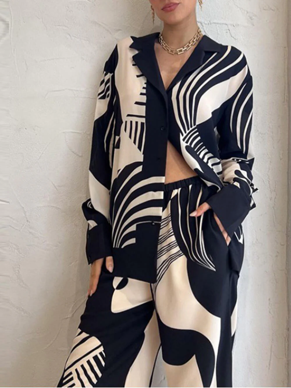Trendy Graffiti Print Loose Wide Leg Pants Set - Image 4